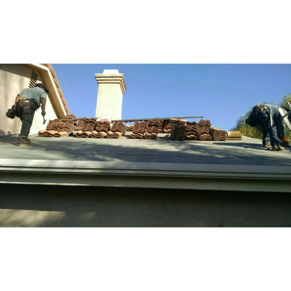 Slide of Delcid Roofing