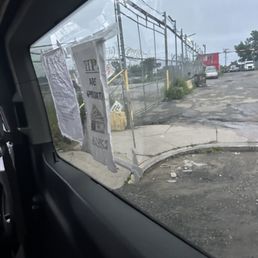 Sketchy neighborhood. Felt very unsafe