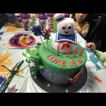 Delicious Treats - Custom Cakes Near Me