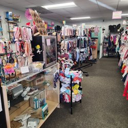 Baby Goods Sandy - This is the front entry way, I only took a few pictures but there are lots of items.