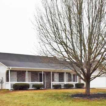Amy Hollifield - RE/MAX Legends - Real Estate Agents Near Me - Buford, Georgia