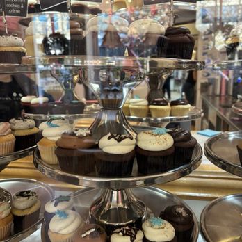 Georgetown Cupcake - December cupcakes - Bakeries Near Me - Bethesda, Maryland