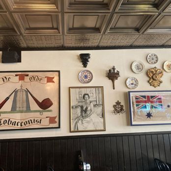 Ye Olde Kings Head - decor - Pubs Near Me - Santa Monica, California Ye Olde Kings Head - decor - Pubs Near Me - Santa Monica, California