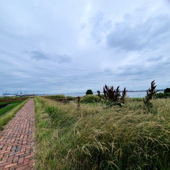 Fort McHenry - Star shaped to provide maximum surveillance with minimal troops (360° covered by 5 soldiers) - Landmarks & Historical Buildings Near Me - Baltimore, Maryland