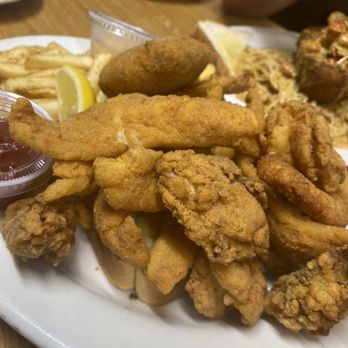 Voleo's Seafood Restaurant - Seafood Near Me - Westwego, Louisiana