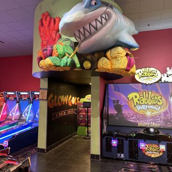 John's Incredible Pizza - Montclair - Entrance to Miniature Golf - Arcades Near Me - Montclair, California John's Incredible Pizza - Montclair - Entrance to Miniature Golf - Arcades Near Me - Montclair, California