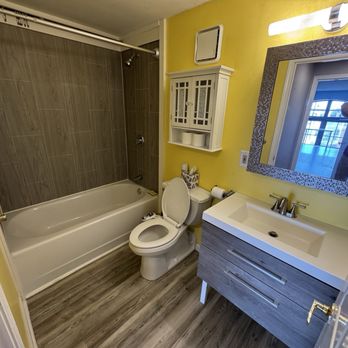 Da Silva’s Tidy Touch - After cleaning bathroom - Home Cleaning Near Me