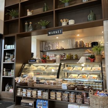 Chopsmith - the inside of a store with a variety of foods on display - Salad Near Me - Washington, DC, District of Columbia