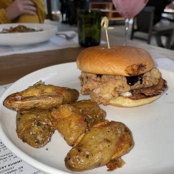 Sixty Vines - Fried chicken sandwich with fingerling potatoes - New American Near Me - Nashville, Tennessee Sixty Vines - Fried chicken sandwich with fingerling potatoes - New American Near Me - Nashville, Tennessee