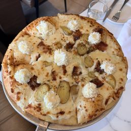 Brunch pizza (potato with white sauce) Brunch pizza (potato with white sauce)