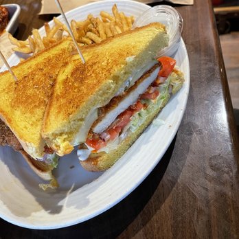 Blast & Brew - Buffalo chicken sandwich - New American Near Me - Pismo Beach, California
