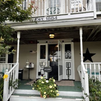 Acadia Hotel - The Captain's House - Hotels Near Me - Bar Harbor, Maine