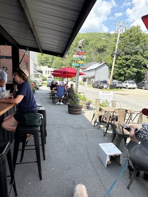 Do Good Spirits by null