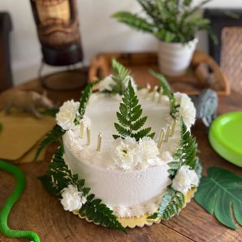 Cupcake and Things Bakery - a table with a cake - Bakeries Near Me - Kapolei, Hawaii Cupcake and Things Bakery - a table with a cake - Bakeries Near Me - Kapolei, Hawaii