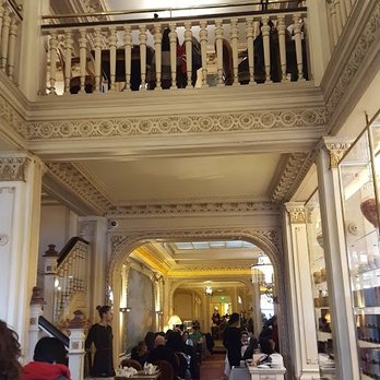 Angelina - Finally inside! Stay to the left if you want to dine in, and to the right if you just want to stop by the bakery. - Breakfast & Brunch Near Me - Paris, 75