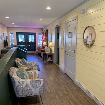 L’Amitié Bistro - Breakfast & Brunch Near Me - Denton, Texas