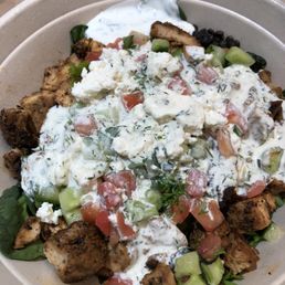 Chicken bowl with spinach and lentils