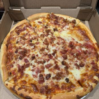 Roberto's Log Cabin - Bacon and cheese pizza - Pizza Near Me - Lebanon, Connecticut
