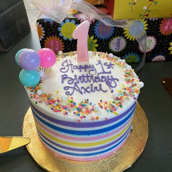 Freeport Bakery - Pastel Birthday Cake with Balloons - Bakeries Near Me - Sacramento, California Freeport Bakery - Pastel Birthday Cake with Balloons - Bakeries Near Me - Sacramento, California