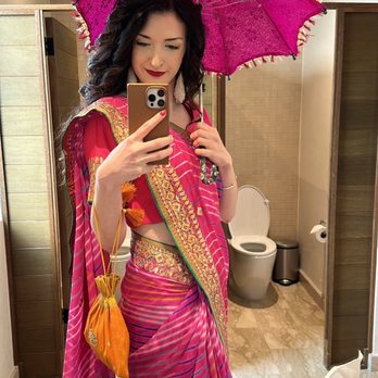 Perfect Saree Draping By Chhavi - Chhavi's flawless work - Traditional Clothing Near Me