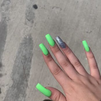 Che Nails & Lash Studio - Nail Salons Near Me - Spring, Texas