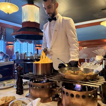 Le Continental - French Near Me - Quebec City, Quebec