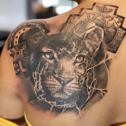 Wynwood Tattoo - Classic black and grey