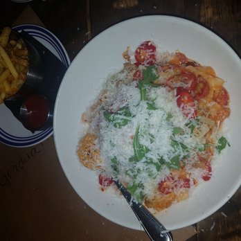 Scaddabush - Roasted Fennel & Sausage Fettuccine - spicy tomato cream sauce was very good - Italian Near Me - Richmond Hill, Ontario Scaddabush - Roasted Fennel & Sausage Fettuccine - spicy tomato cream sauce was very good - Italian Near Me - Richmond Hill, Ontario