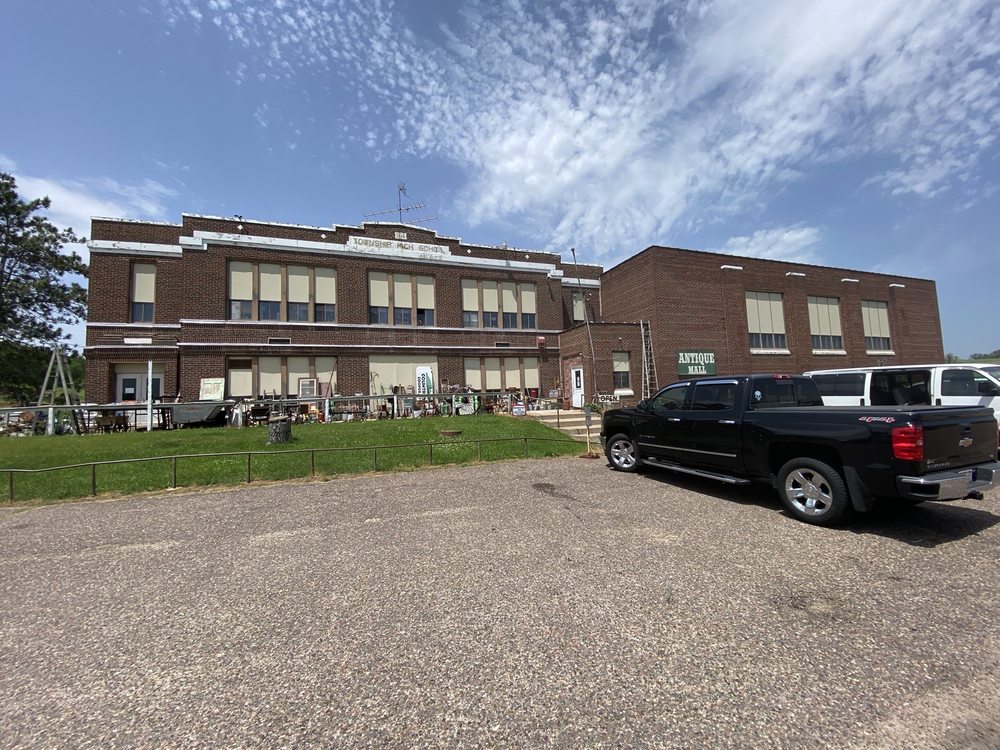 HIXTON SCHOOL HOUSE ANTIQUE MALL Updated August 2024 162 Elder St