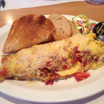 Daddy Maxwell's Diner & Cafe - Mornay omelette - Breakfast & Brunch Near Me - Williams Bay, Wisconsin Daddy Maxwell's Diner & Cafe - Mornay omelette - Breakfast & Brunch Near Me - Williams Bay, Wisconsin