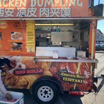 Clinton Premium Outlets - Food cart - Shopping Centers Near Me - Clinton, Connecticut