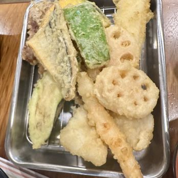 Tempura Kiki - Kiki set with and extra piece of mackerel and lotus root - Japanese Near Me - Honolulu, Hawaii Tempura Kiki - Kiki set with and extra piece of mackerel and lotus root - Japanese Near Me - Honolulu, Hawaii