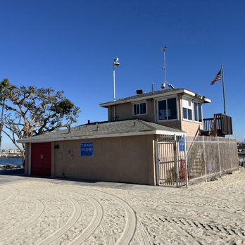 Alamitos Park - Lifeguard building - Beaches Near Me - Long Beach, California