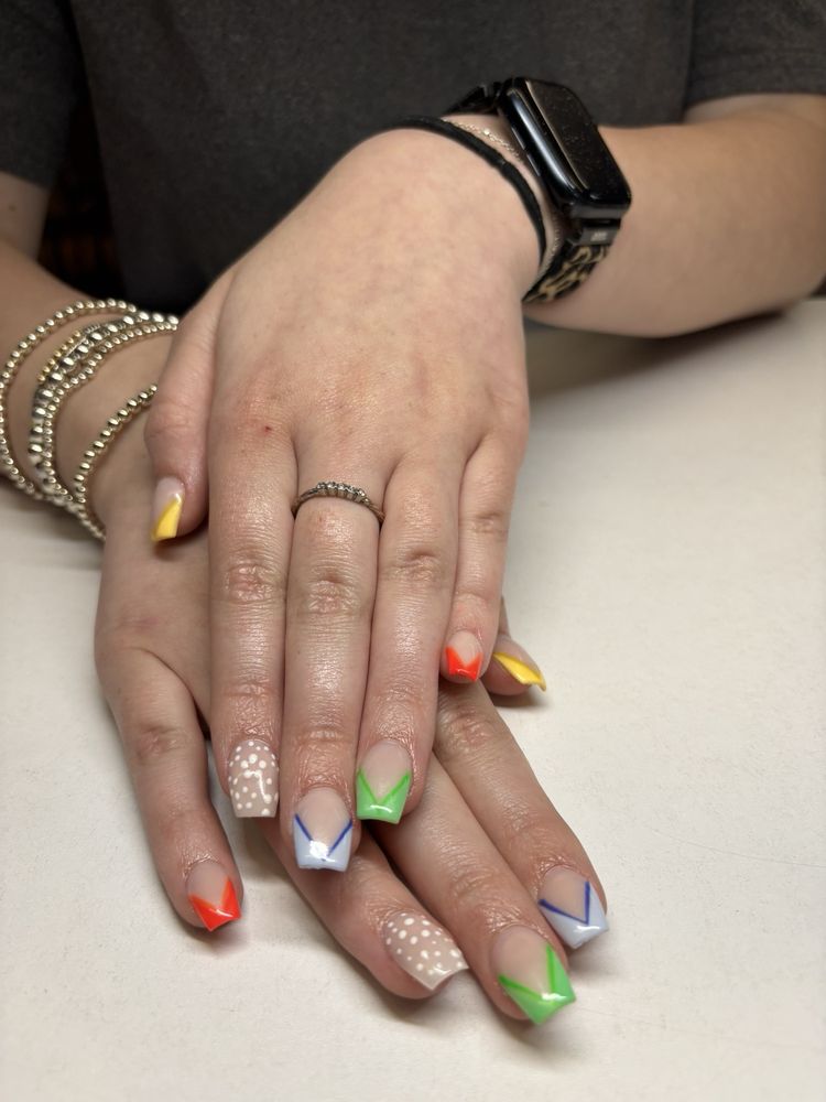 Variations Hair and Nails Logo