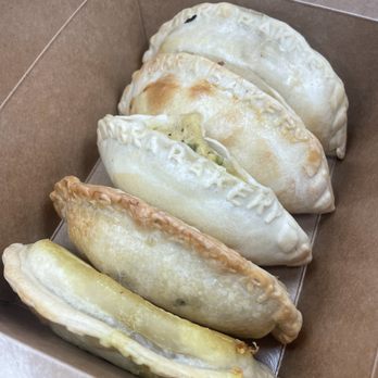 OBRA HandBakery - Baked Chicken CURRY Empanada, chicken, beef - Latin American Near Me - Long Beach, California OBRA HandBakery - Baked Chicken CURRY Empanada, chicken, beef - Latin American Near Me - Long Beach, California