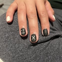 Diva Nail Spa - My boyfriends nails - regular - matte - black and white with design
