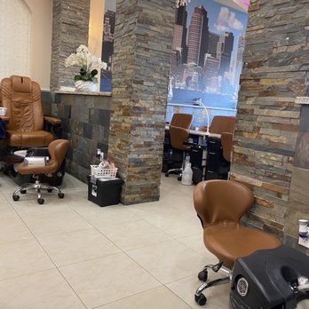 King Nails Royal Oaks - Inside - Nail Salons Near Me - Houston, Texas