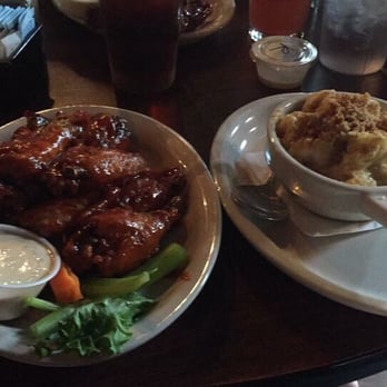 Ye Olde Durty Bird - Wings with house sauce with side of Gouda Mac-and-cheese.  Awesome. - American Near Me - Toledo, Ohio