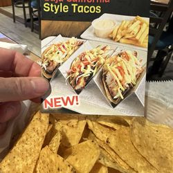 Las Fuentes - Free chips and Salsa