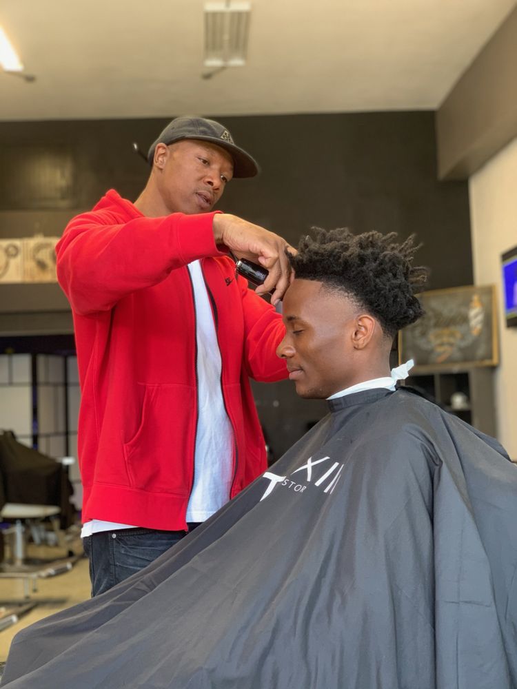 Studio 11 Barbershop Logo