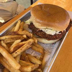 Currents - Fried chicken sandwich