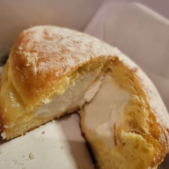 Liliha Bakery - Plenty of Haupia filling - Breakfast & Brunch Near Me - Honolulu, Hawaii