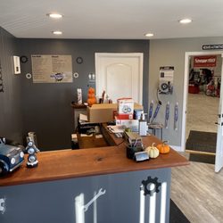 Menard Automotive - (Free Wifi)