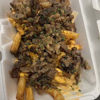 Cris and John - Fries with sriracha mayo and shaved beef - Vietnamese Near Me - Dallas, Texas Cris and John - Fries with sriracha mayo and shaved beef - Vietnamese Near Me - Dallas, Texas