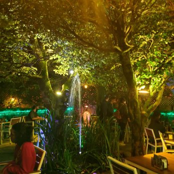 Pub Momo - Outdoor fountain - Pubs Near Me - Santiago de Compostela, C Pub Momo - Outdoor fountain - Pubs Near Me - Santiago de Compostela, C