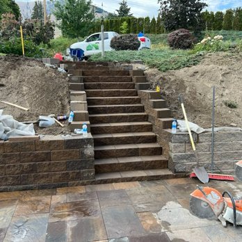Tony's Landscaping - the steps leading up to the house - Landscaping Near Me Tony's Landscaping - the steps leading up to the house - Landscaping Near Me