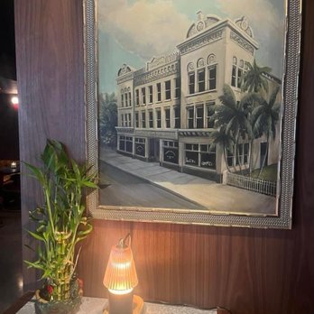 Yours Truly - Speakeasies Near Me - Honolulu, Hawaii