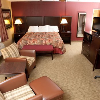 Max's Grill & Sheep Shedde Inn - king size bed, desk, and chair - American Near Me - Olivia, Minnesota Max's Grill & Sheep Shedde Inn - king size bed, desk, and chair - American Near Me - Olivia, Minnesota
