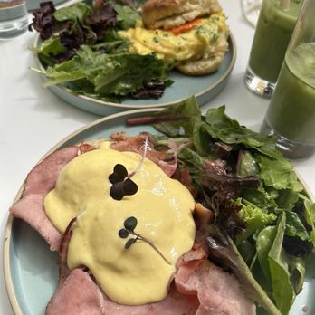 Sunflower Caffe - Traditional * Eggs Benedict - Coffee & Tea Near Me - Sonoma, California