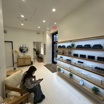 Skin Laundry - Pasadena - Lobby - Skin Care Near Me - Pasadena, California Skin Laundry - Pasadena - Lobby - Skin Care Near Me - Pasadena, California